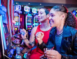 Permainan Live Casino dengan Blackjack, Roulette, dan Baccarat